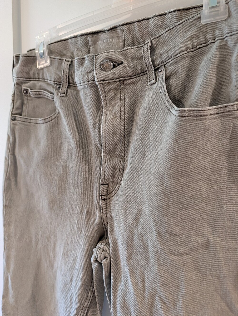 Everlane Women's Slim Straight Jeans in Light Grey